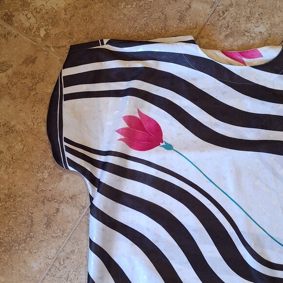 Shirt Black & White Silky Cute - Picture 3 of 8